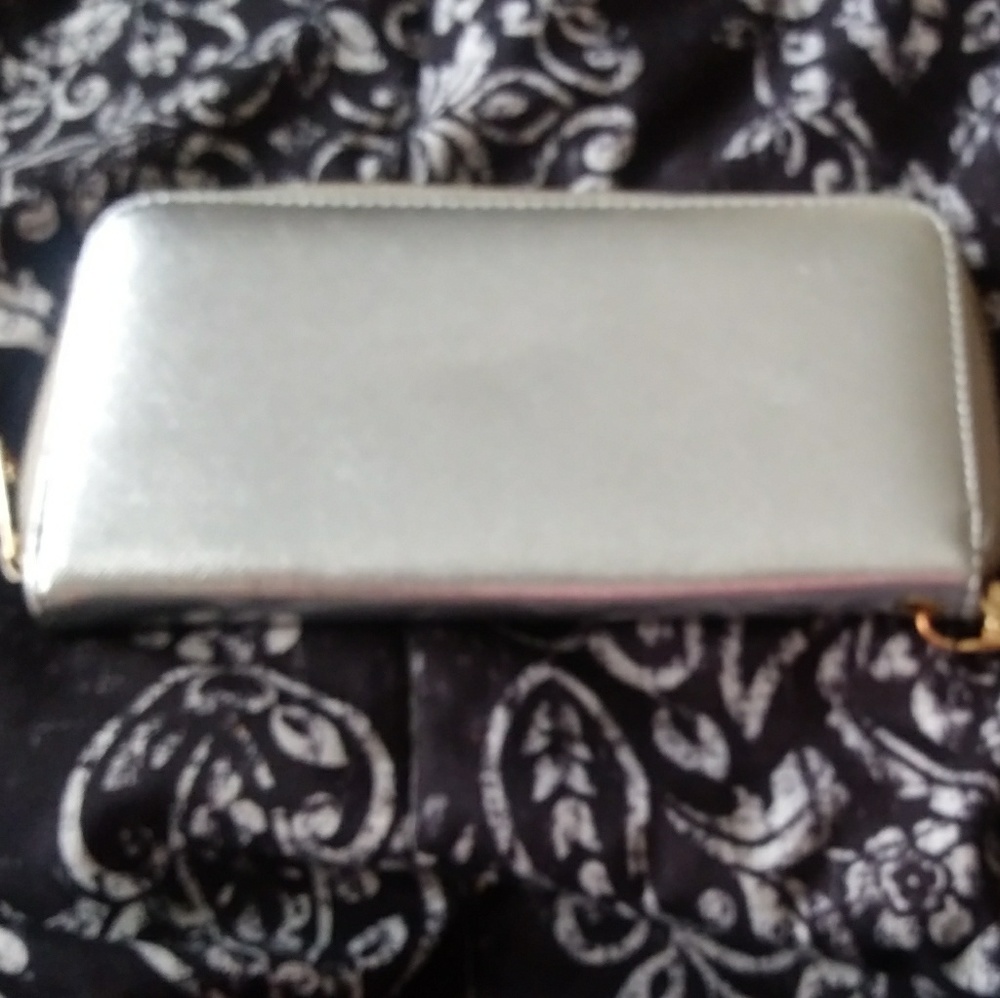 Silver Wallet - Picture 2 of 3